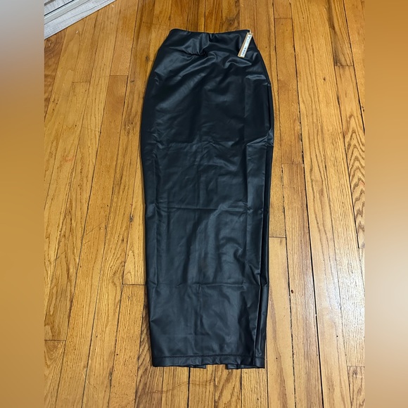 SKIMS Dresses & Skirts - SKIMS MICRO PLEATHER SWIM SKIRT LONG SIZES XXS & 4X ONYX NEW!